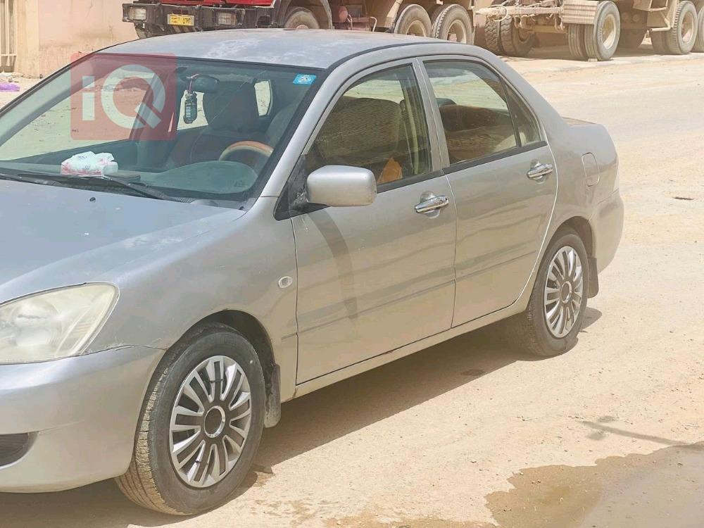 میتسوبیشی لانسەر